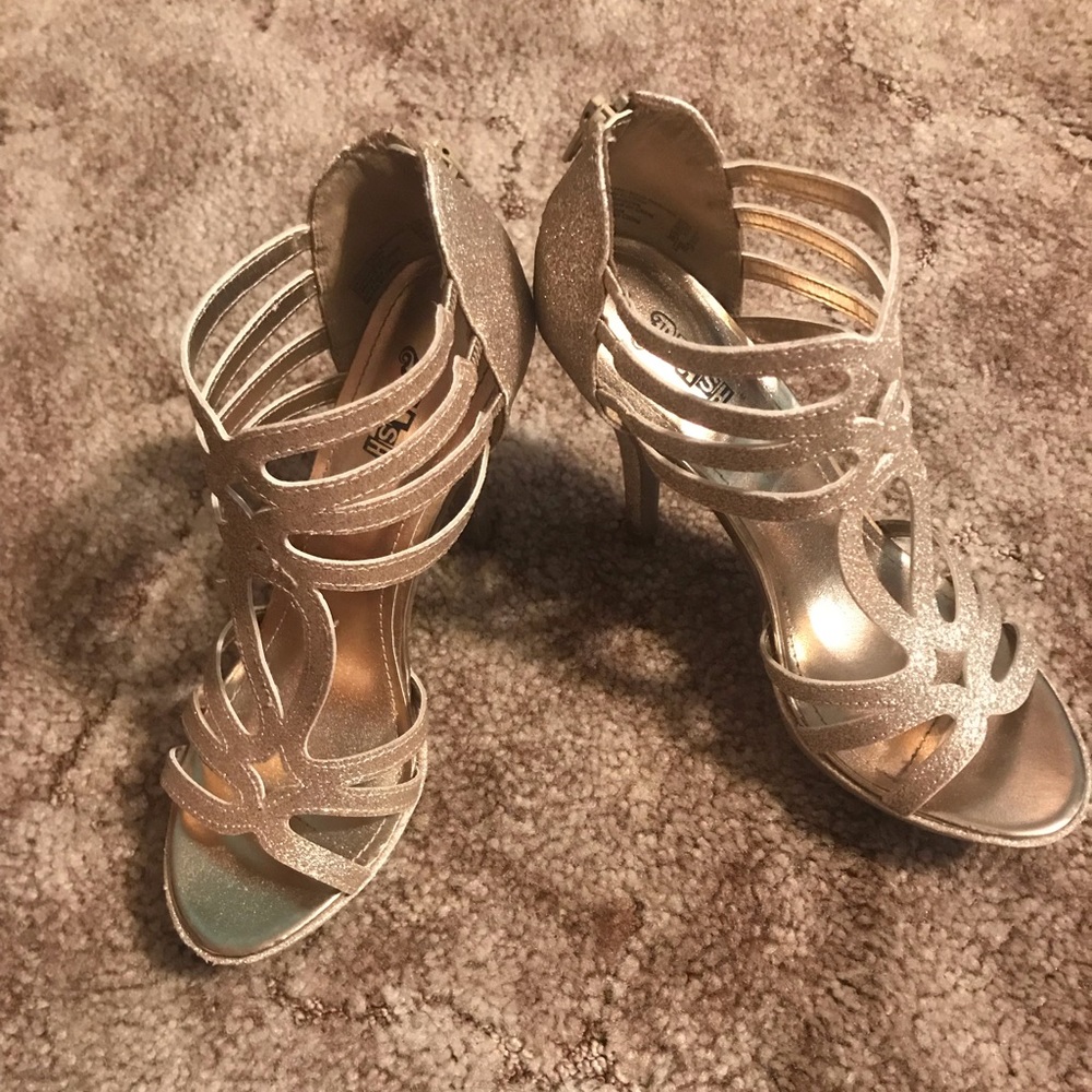Beautiful Gold Heels!